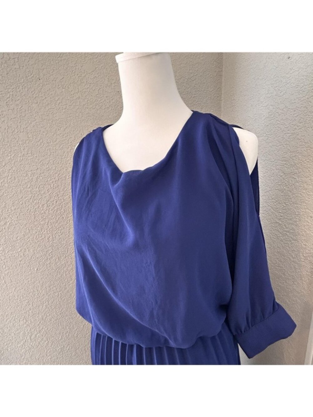 Diane Von Furstenberg Dress Womens S Blue Pleated Blouson Cold Shoulder Midi - Picture 3 of 11